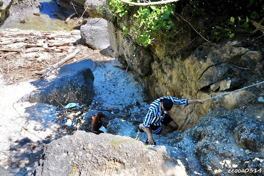 小琉球龍蝦洞攻略｜海蝕溝秘境、IG熱門打卡點與看海龜景點推薦