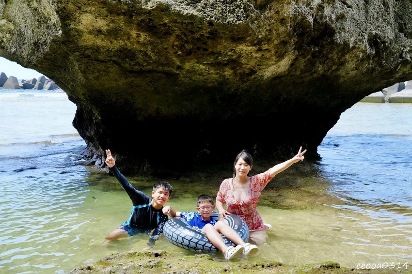 小琉球杉福秘境海灘｜隱藏在礁岩後的戲水勝地，親子玩水、觀察生