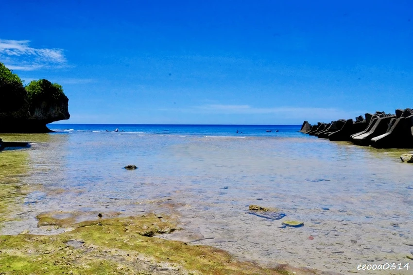 小琉球杉福秘境海灘｜隱藏在礁岩後的戲水勝地，親子玩水、觀察生