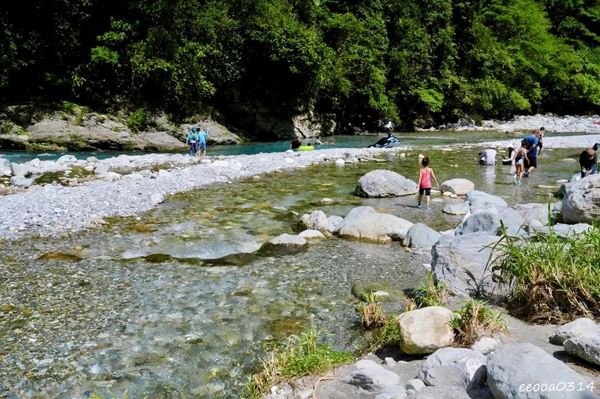 花蓮白鮑溪親水園區｜下車1分鐘就能玩水! 超清澈溪流天然親子