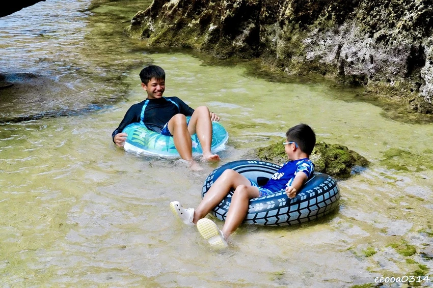 小琉球杉福秘境海灘｜隱藏在礁岩後的戲水勝地，親子玩水、觀察生