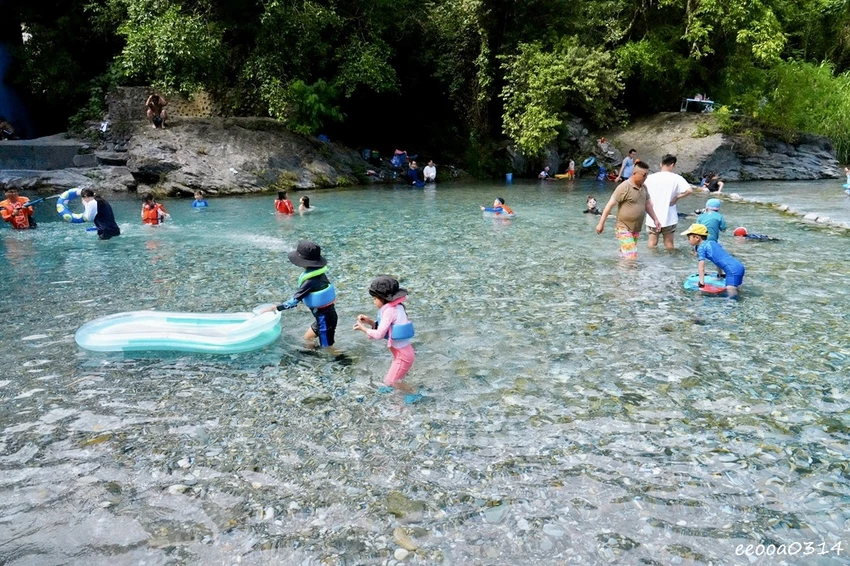 花蓮白鮑溪親水園區｜下車1分鐘就能玩水! 超清澈溪流天然親子