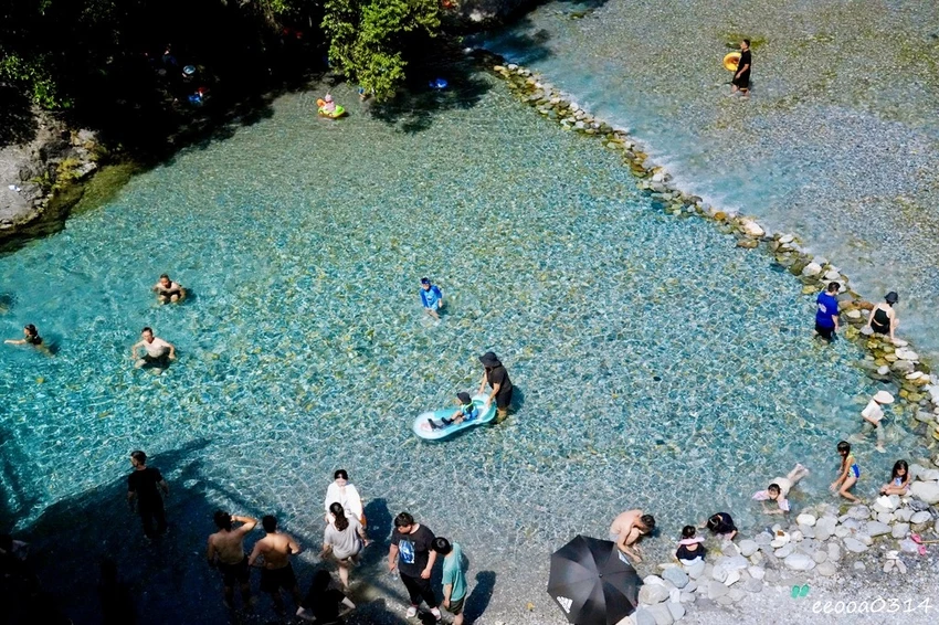 花蓮白鮑溪親水園區｜下車1分鐘就能玩水! 超清澈溪流天然親子