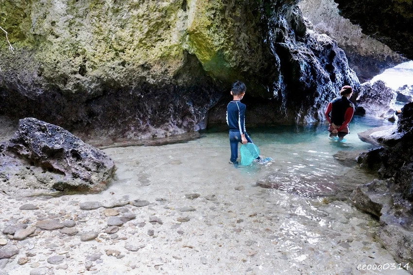 小琉球杉福秘境海灘｜隱藏在礁岩後的戲水勝地，親子玩水、觀察生
