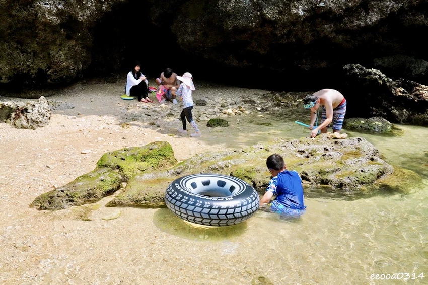 小琉球杉福秘境海灘｜隱藏在礁岩後的戲水勝地，親子玩水、觀察生