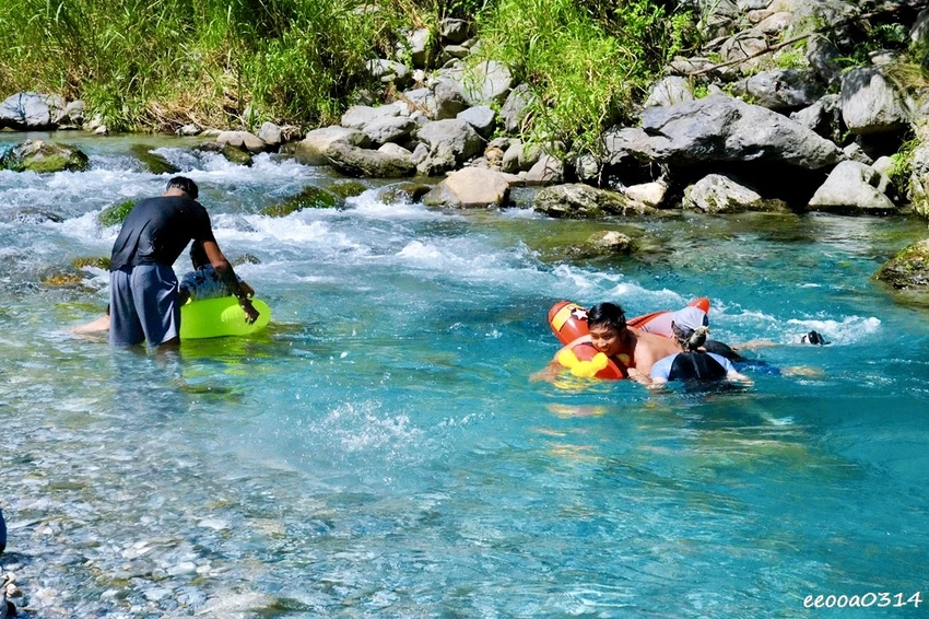花蓮白鮑溪親水園區｜下車1分鐘就能玩水! 超清澈溪流天然親子