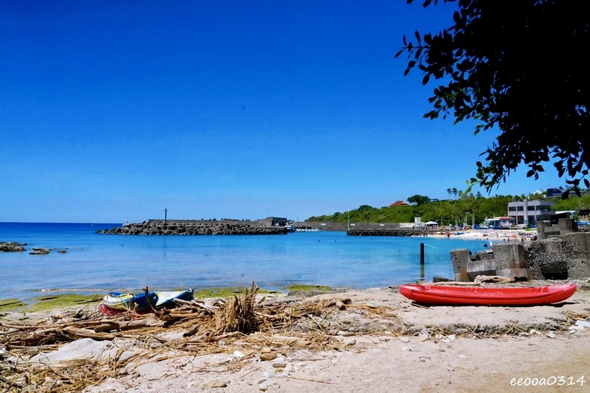 小琉球杉福秘境海灘｜隱藏在礁岩後的戲水勝地，親子玩水、觀察生