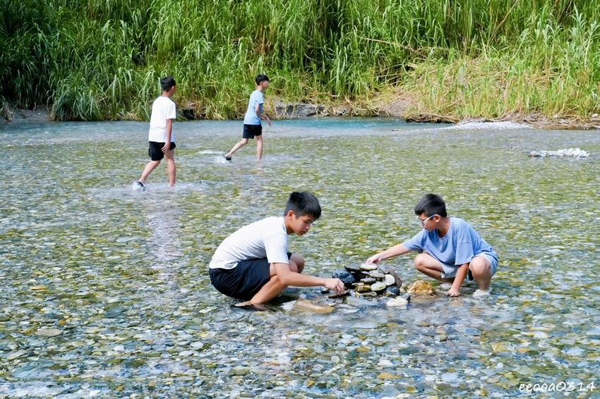 花蓮白鮑溪親水園區｜下車1分鐘就能玩水! 超清澈溪流天然親子