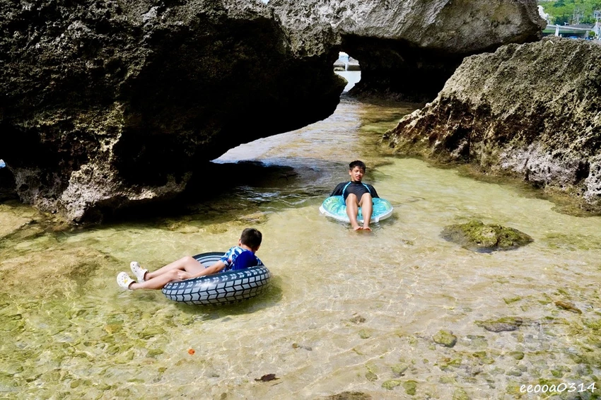 小琉球杉福秘境海灘｜隱藏在礁岩後的戲水勝地，親子玩水、觀察生