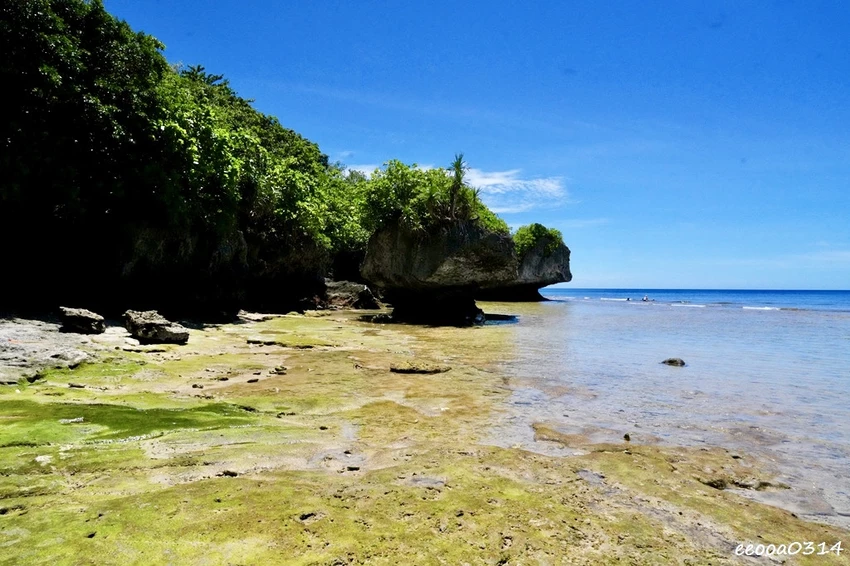小琉球杉福秘境海灘｜隱藏在礁岩後的戲水勝地，親子玩水、觀察生