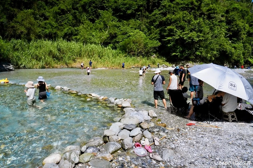 花蓮白鮑溪親水園區｜下車1分鐘就能玩水! 超清澈溪流天然親子