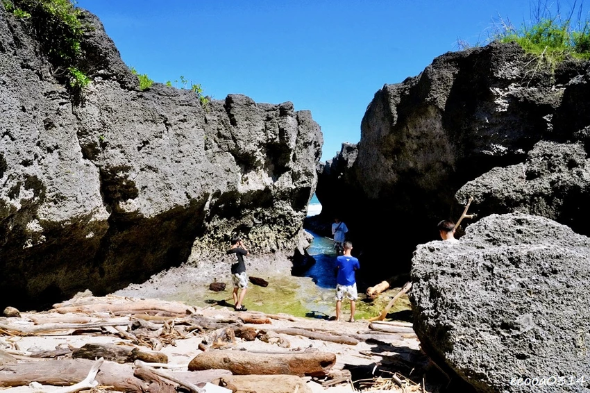 小琉球龍蝦洞攻略｜海蝕溝秘境、IG熱門打卡點與看海龜景點推薦