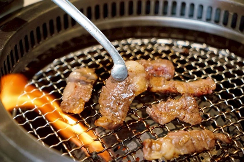 台中燒肉必吃！埔里人氣燒肉MEN來台中，日本F1和牛、A5和牛、安格斯黑牛狂嗑，還有自助吧＋哈根達斯無限續，肉控天堂降臨！