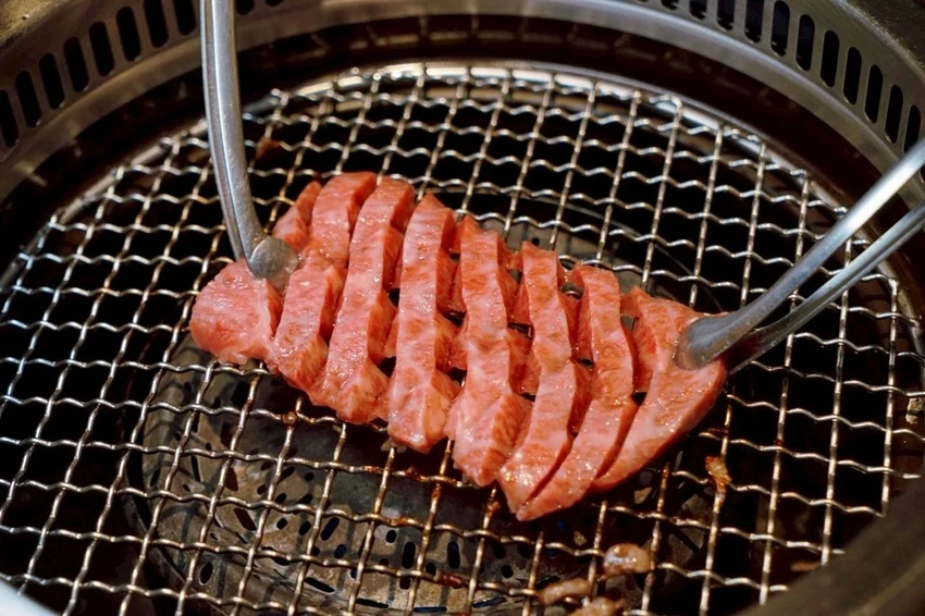 台中燒肉必吃！埔里人氣燒肉MEN來台中，日本F1和牛、A5和牛、安格斯黑牛狂嗑，還有自助吧＋哈根達斯無限續，肉控天堂降臨！