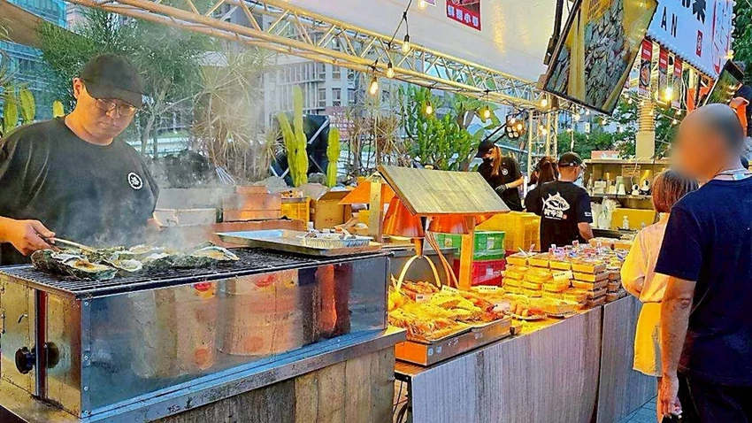 海鮮控衝台中！阿布潘水產霸氣回歸，肉質滑嫩多汁日本兵庫生蠔必吃。