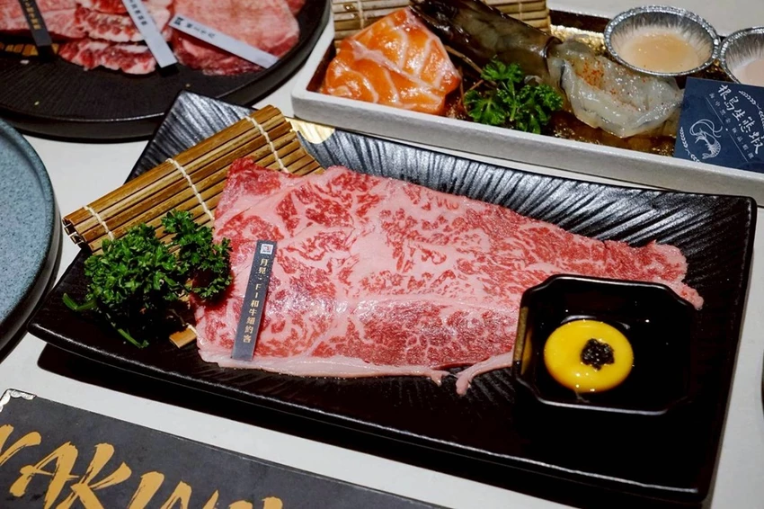 台中燒肉必吃！埔里人氣燒肉MEN來台中，日本F1和牛、A5和牛、安格斯黑牛狂嗑，還有自助吧＋哈根達斯無限續，肉控天堂降臨！