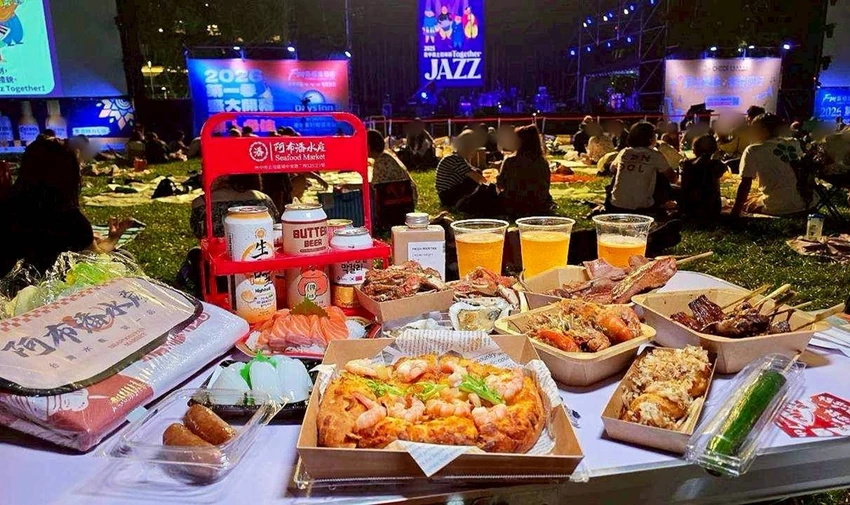 海鮮控衝台中！阿布潘水產霸氣回歸，肉質滑嫩多汁日本兵庫生蠔必吃。