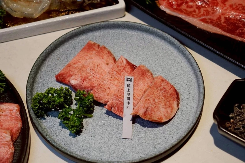 台中燒肉必吃！埔里人氣燒肉MEN來台中，日本F1和牛、A5和牛、安格斯黑牛狂嗑，還有自助吧＋哈根達斯無限續，肉控天堂降臨！