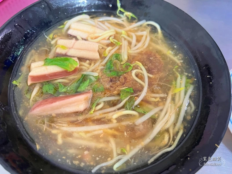 宜蘭三星在地隱藏美食!大洲肉羹清晨5點開賣,赤肉羹配滷肉飯銅板價開吃。