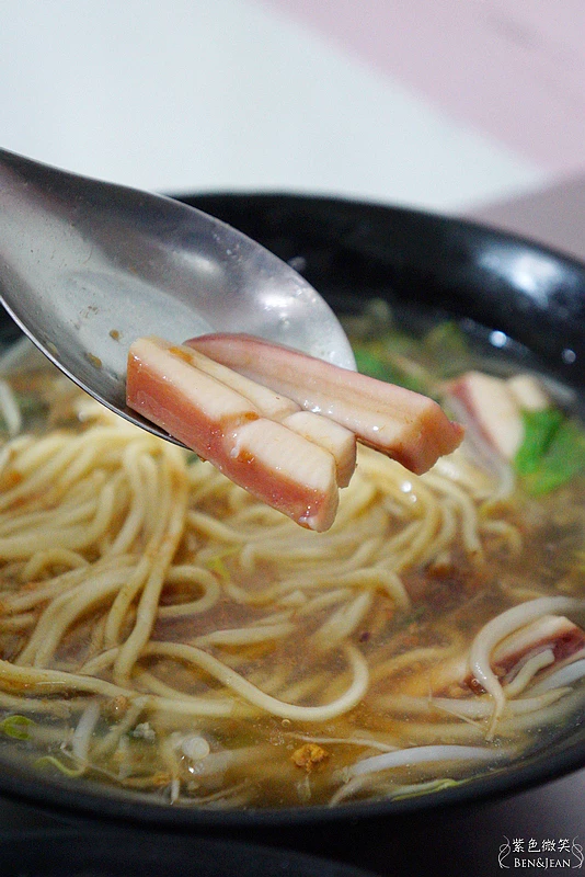 宜蘭三星在地隱藏美食!大洲肉羹清晨5點開賣,赤肉羹配滷肉飯銅板價開吃。