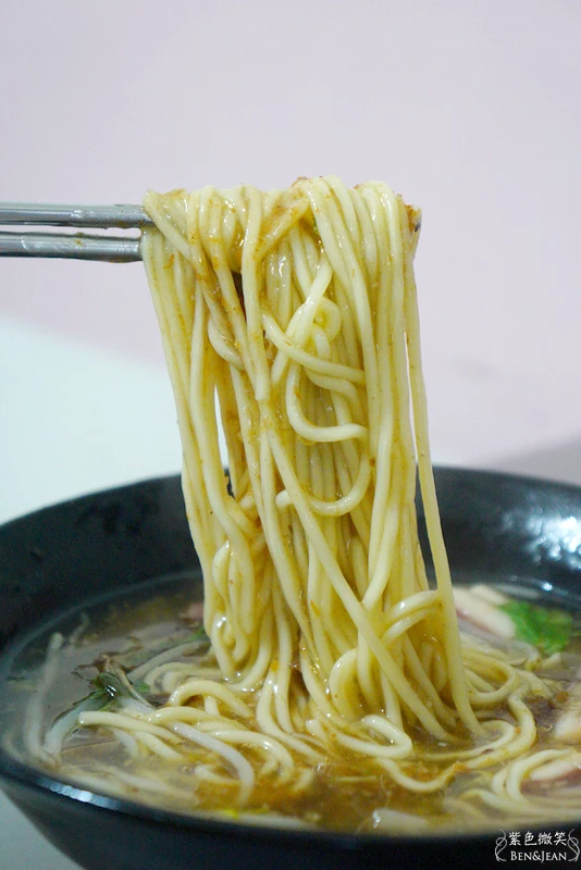 宜蘭三星在地隱藏美食!大洲肉羹清晨5點開賣,赤肉羹配滷肉飯銅板價開吃。