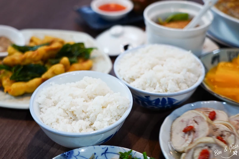 總鋪師手路菜平民化!羅東美食,槽餅卜肉干貝芋粿一次滿足。