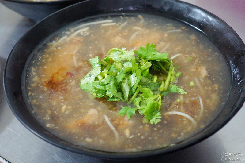 宜蘭三星在地隱藏美食!大洲肉羹清晨5點開賣,赤肉羹配滷肉飯銅板價開吃。