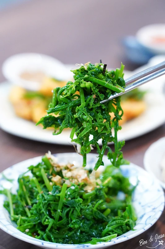 總鋪師手路菜平民化!羅東美食,槽餅卜肉干貝芋粿一次滿足。