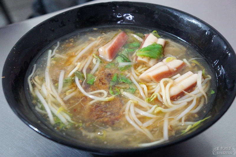 宜蘭三星在地隱藏美食!大洲肉羹清晨5點開賣,赤肉羹配滷肉飯銅板價開吃。