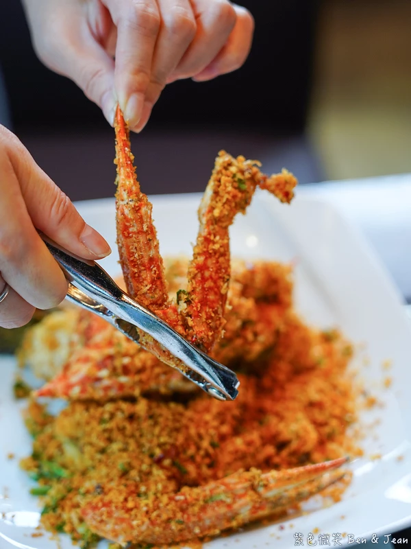 宜蘭三星鄉高CP值海鮮美食！大洲魚寮，磯煮鮑魚與避風塘藍蟹的美味饗宴。