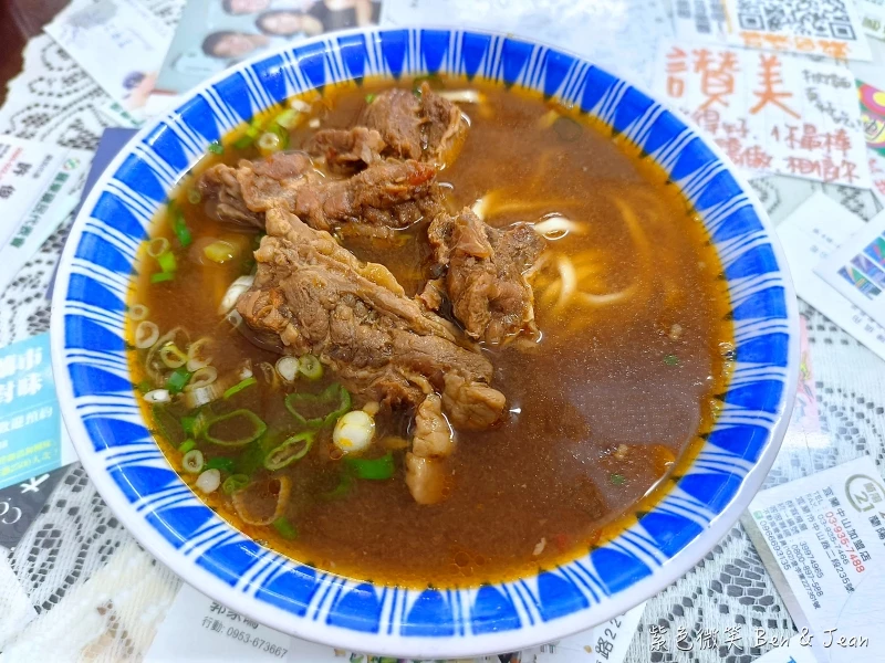 宜蘭牛肉麵推薦！一品香牛肉拌麵宜蘭50年老店，軟嫩帶筋牛肉麵排隊必吃。