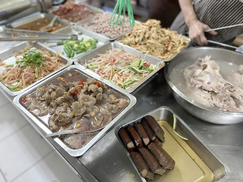 宜蘭三星在地隱藏美食!大洲肉羹清晨5點開賣,赤肉羹配滷肉飯銅板價開吃。