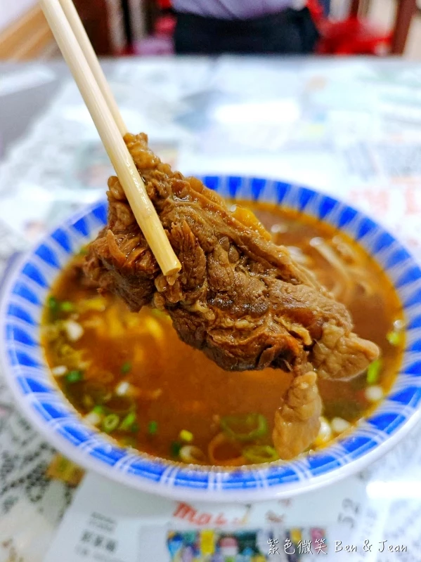 宜蘭牛肉麵推薦！一品香牛肉拌麵宜蘭50年老店，軟嫩帶筋牛肉麵排隊必吃。