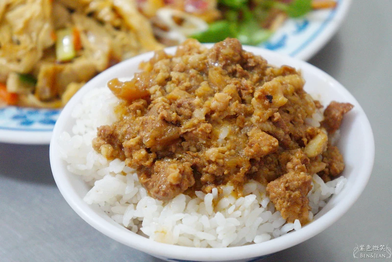 宜蘭三星在地隱藏美食!大洲肉羹清晨5點開賣,赤肉羹配滷肉飯銅板價開吃。