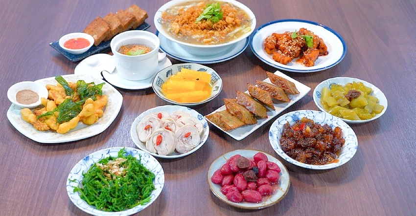 總鋪師手路菜平民化!羅東美食,槽餅卜肉干貝芋粿一次滿足。