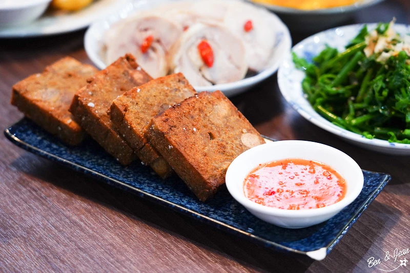 總鋪師手路菜平民化!羅東美食,槽餅卜肉干貝芋粿一次滿足。