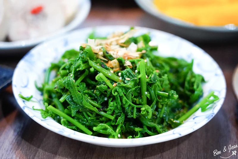 總鋪師手路菜平民化!羅東美食,槽餅卜肉干貝芋粿一次滿足。