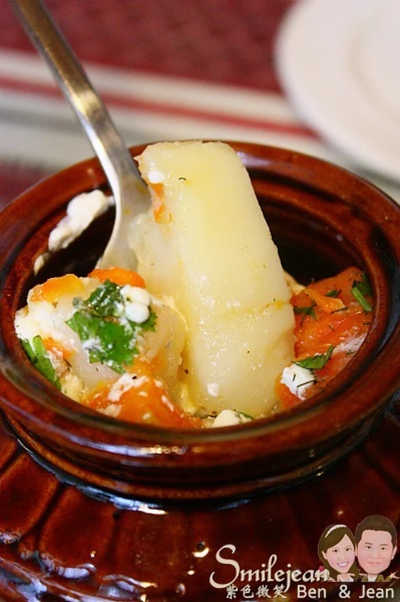 宜蘭隱藏版美食！芭樂狗烏克蘭餐廳藏三合院裡，超道地羅宋湯 烤羊肉套餐。