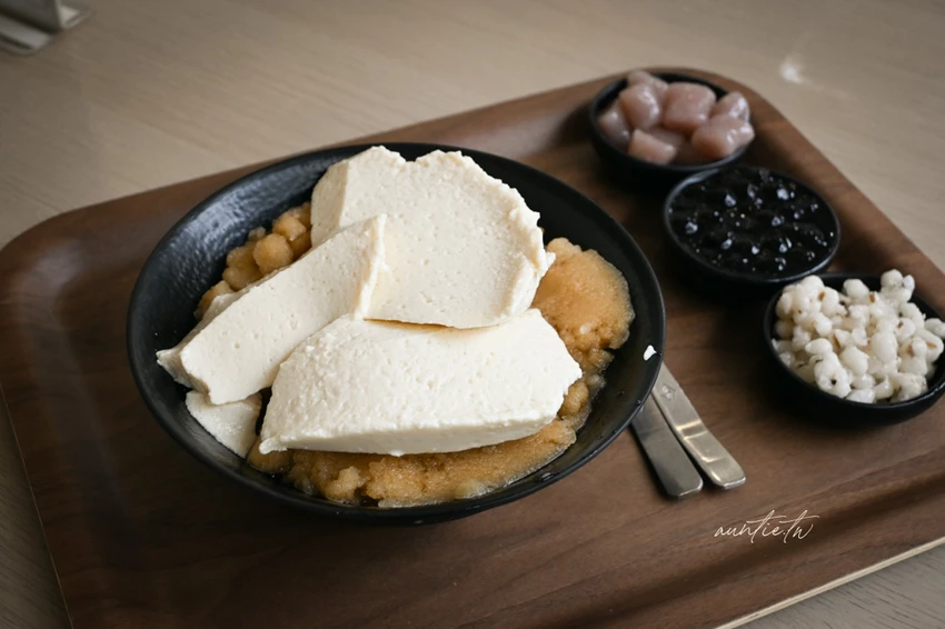 羅東夜市必吃甜品！黑糖冰砂糖水透心涼，冬天必點陶鍋豆花暖呼呼。