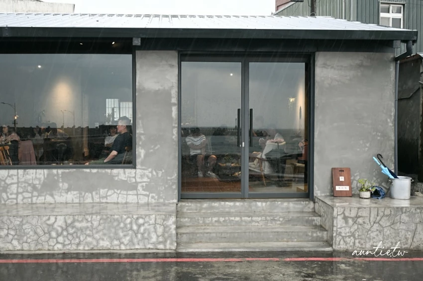 富基漁港附近特色咖啡廳！鵵 Rabbird預約制手沖咖啡，必點酸溜溜檸檬塔。