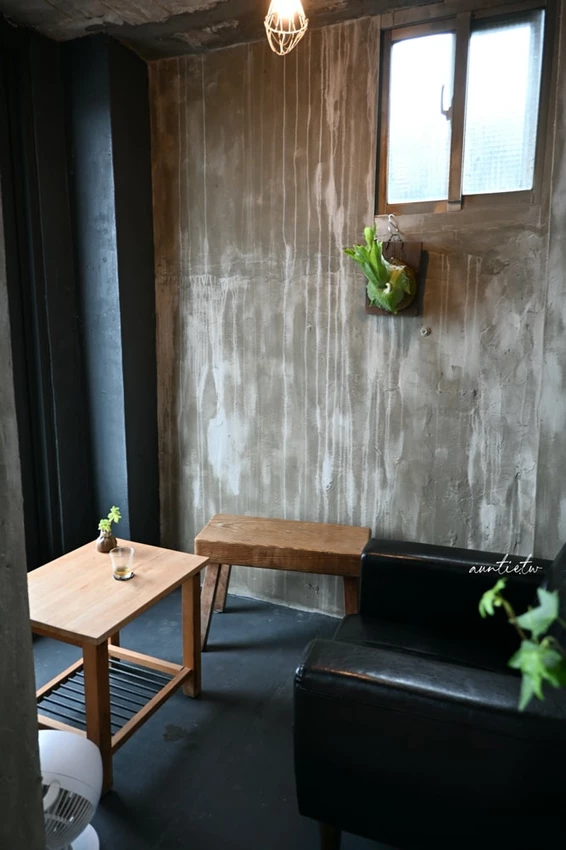 富基漁港附近特色咖啡廳！鵵 Rabbird預約制手沖咖啡，必點酸溜溜檸檬塔。