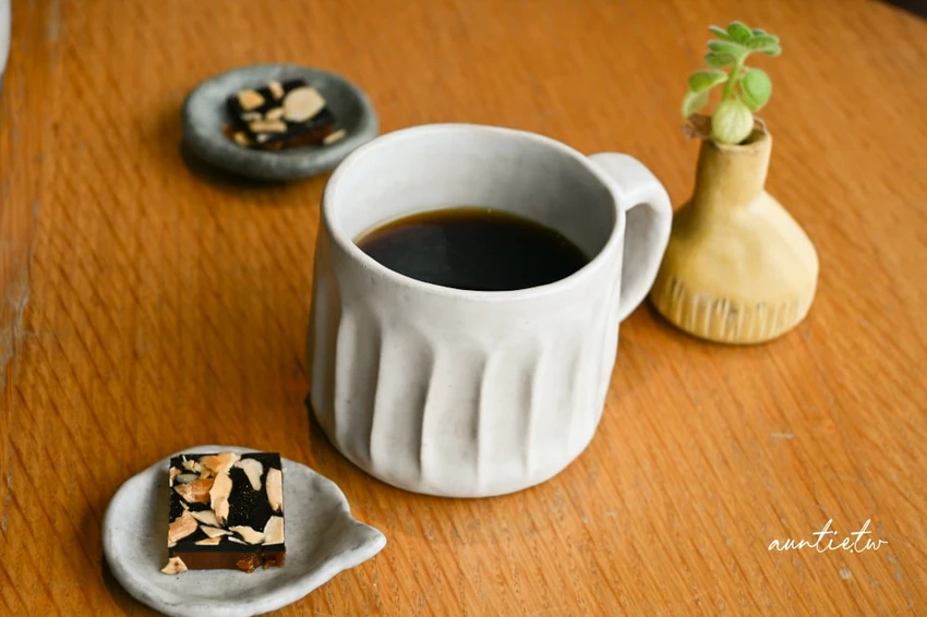 富基漁港附近特色咖啡廳！鵵 Rabbird預約制手沖咖啡，必點酸溜溜檸檬塔。