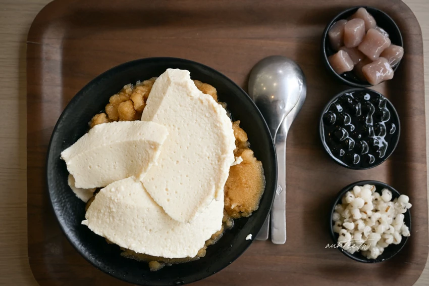 羅東夜市必吃甜品！黑糖冰砂糖水透心涼，冬天必點陶鍋豆花暖呼呼。