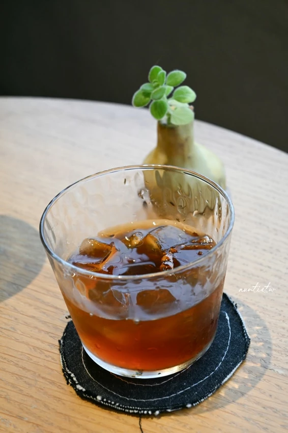 富基漁港附近特色咖啡廳！鵵 Rabbird預約制手沖咖啡，必點酸溜溜檸檬塔。