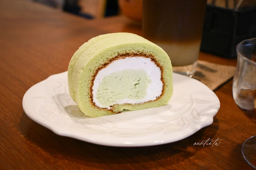 新店七張站巷弄不限時咖啡廳！杏枎珈琲香蘭蛋糕令人驚艷，甜點飲品CP值高。