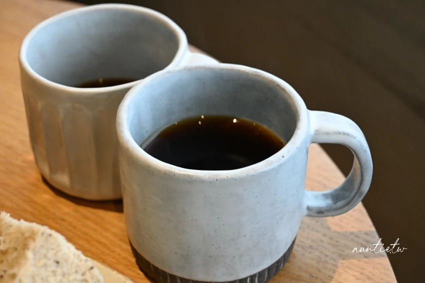 富基漁港附近特色咖啡廳！鵵 Rabbird預約制手沖咖啡，必點酸溜溜檸檬塔。