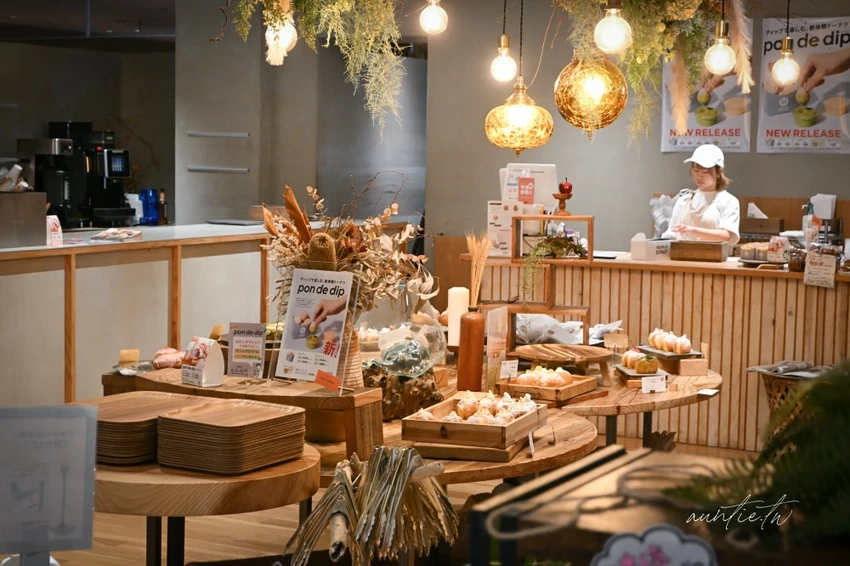 日本鳥取必吃甜點！TRUFFLE DONUT人氣生甜甜圈，鳥取車站丸由百貨附設內用區。