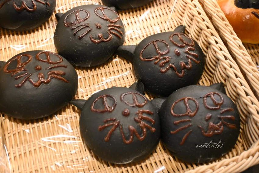 鳥取美食必吃 Bonos 石窯麵包！人氣NO.1鹽可頌外酥內軟，多種甜鹹口味任你選。