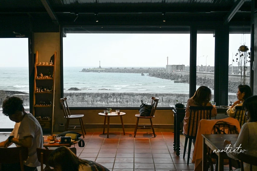 富基漁港附近特色咖啡廳！鵵 Rabbird預約制手沖咖啡，必點酸溜溜檸檬塔。