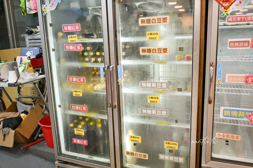 宜蘭礁溪美食必吃！玉里橋頭臭豆腐礁溪店酥脆臭豆腐，必吃獨家蘿蔔絲泡菜。